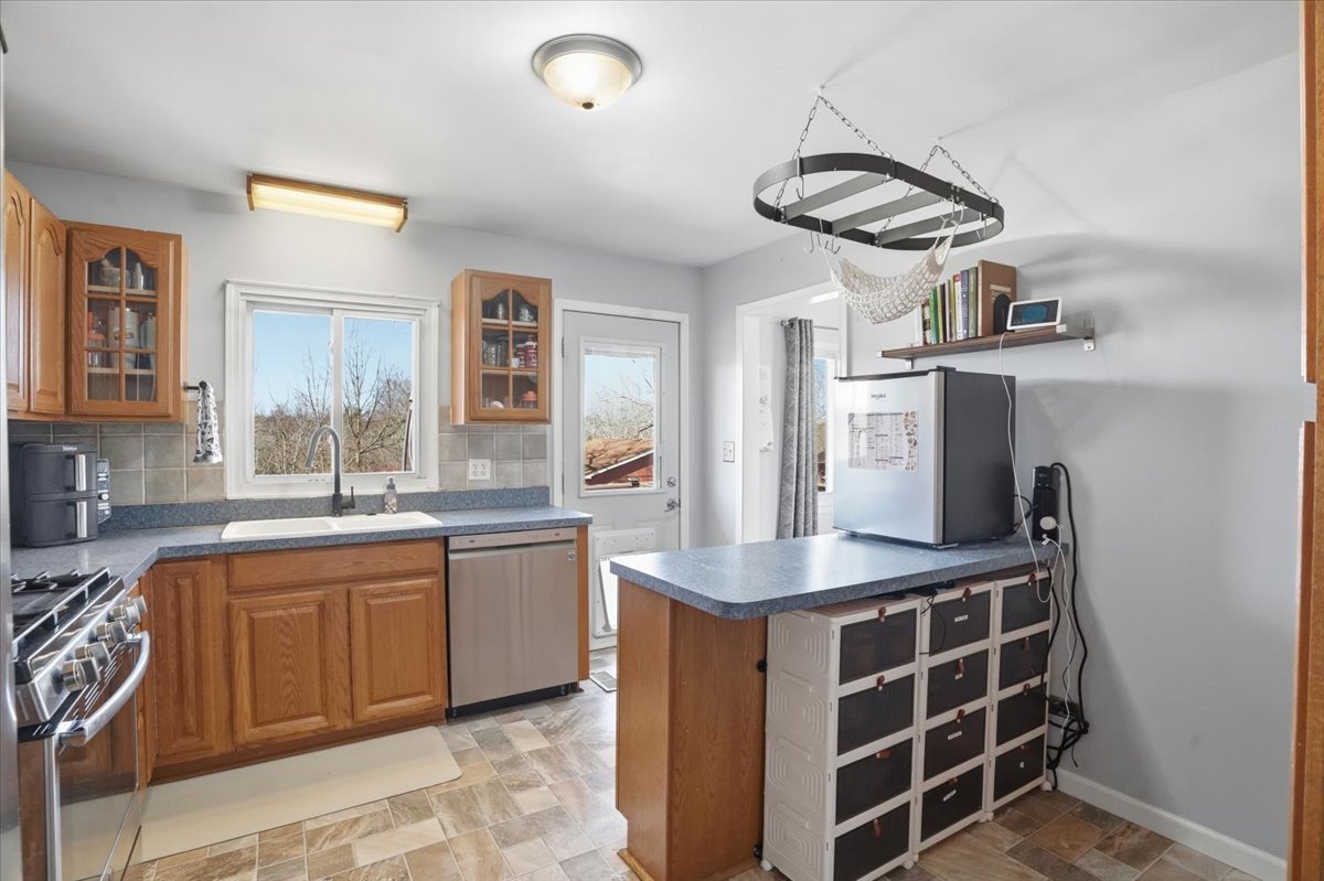 394 Northgate Road Lindenhurst, IL 60046 - Photo 9 of 28 a kitchen with a sink a counter space and appliances