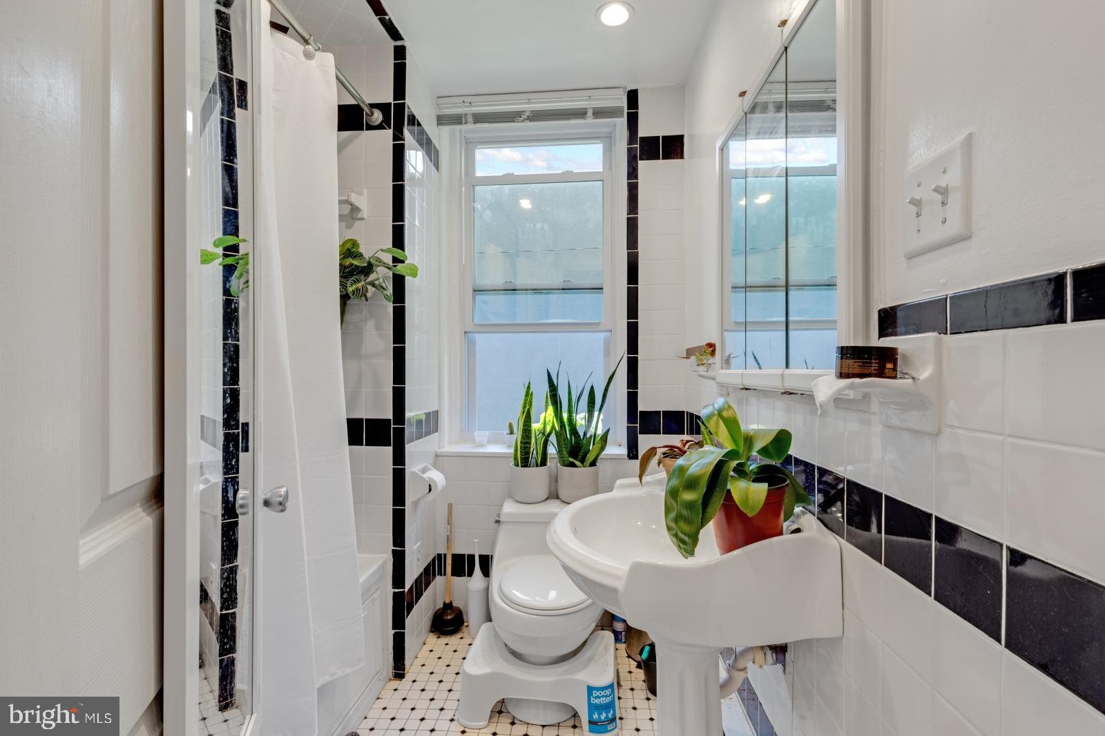 618 North 40th Street, Unit 2 Philadelphia, PA 19104 - Photo 7 of 11