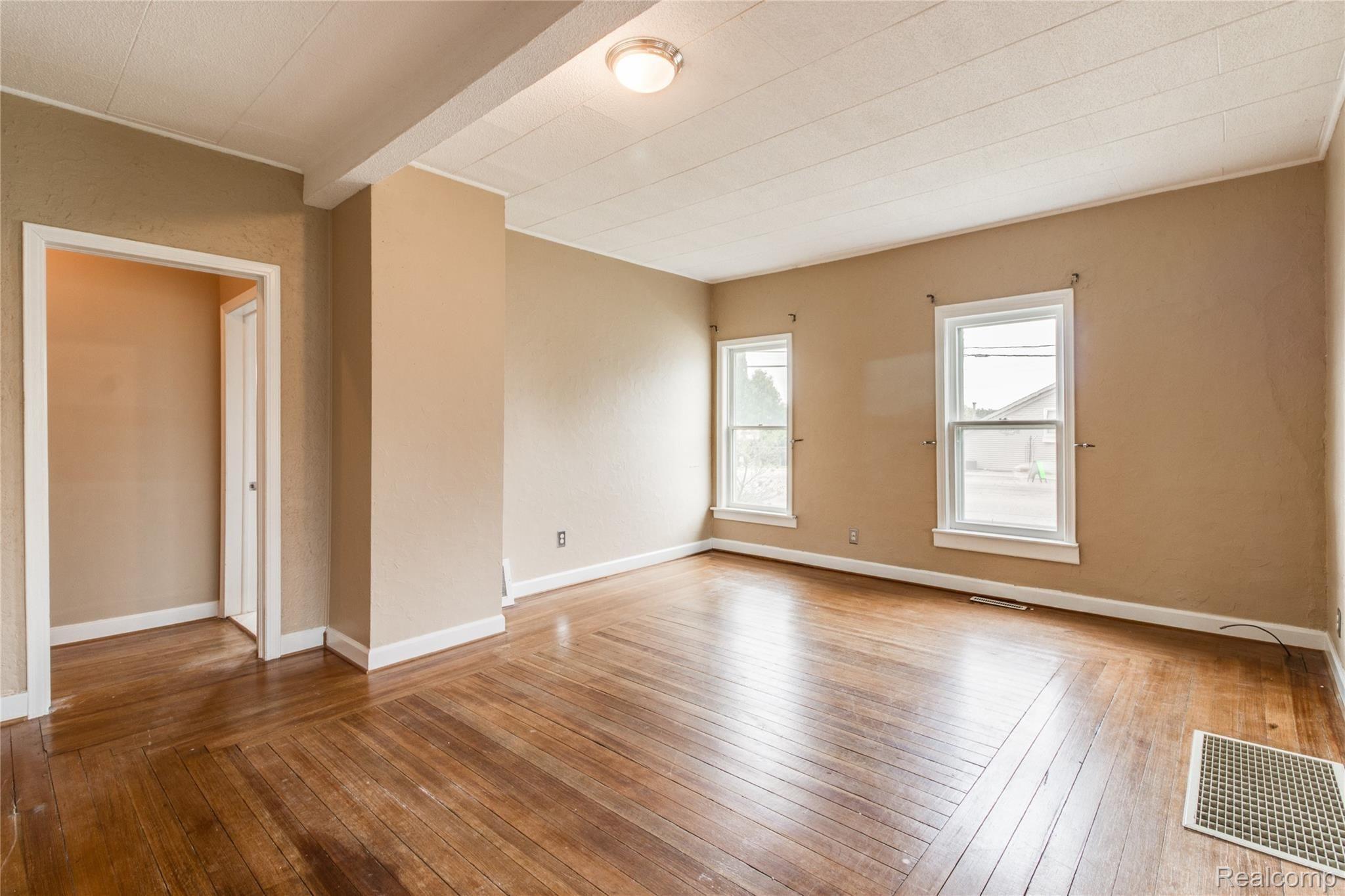 2131 South Long Lake Road Fenton, MI 48430 - Photo 6 of 28 Living Room (2 of 4).jpg