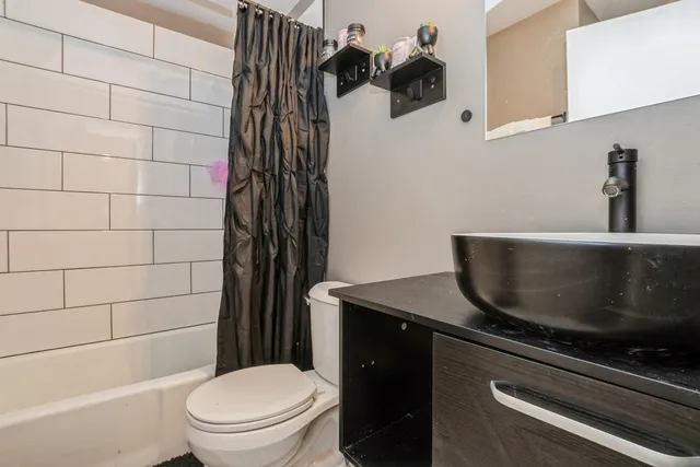 $540,000 | 5400 South Hyde Park Boulevard, Unit 2C, Chicago, IL 60615