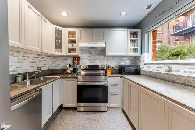 $540,000 | 5400 South Hyde Park Boulevard, Unit 2C, Chicago, IL 60615