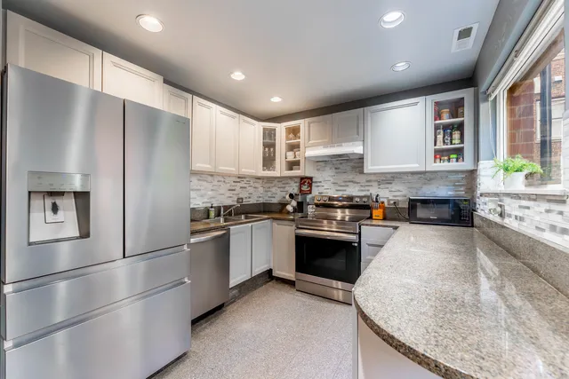 $540,000 | 5400 South Hyde Park Boulevard, Unit 2C, Chicago, IL 60615