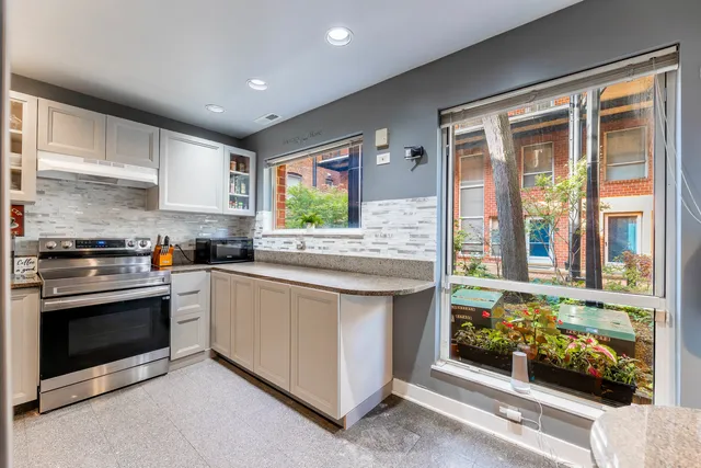 $540,000 | 5400 South Hyde Park Boulevard, Unit 2C, Chicago, IL 60615