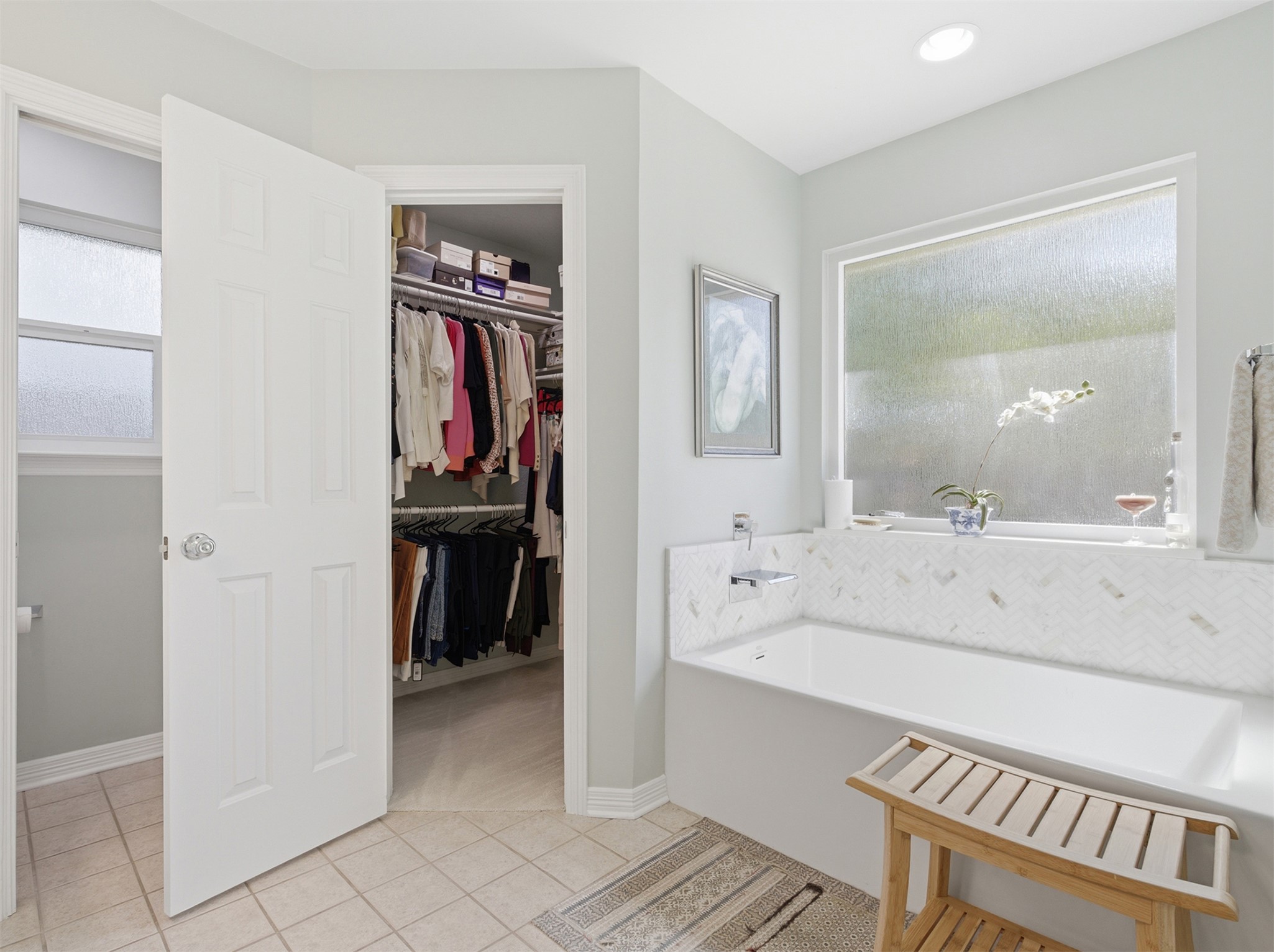 2810 Brandy Lane Georgetown, TX 78628 - Photo 22 of 38 a en suite bathroom with a tub and a sink