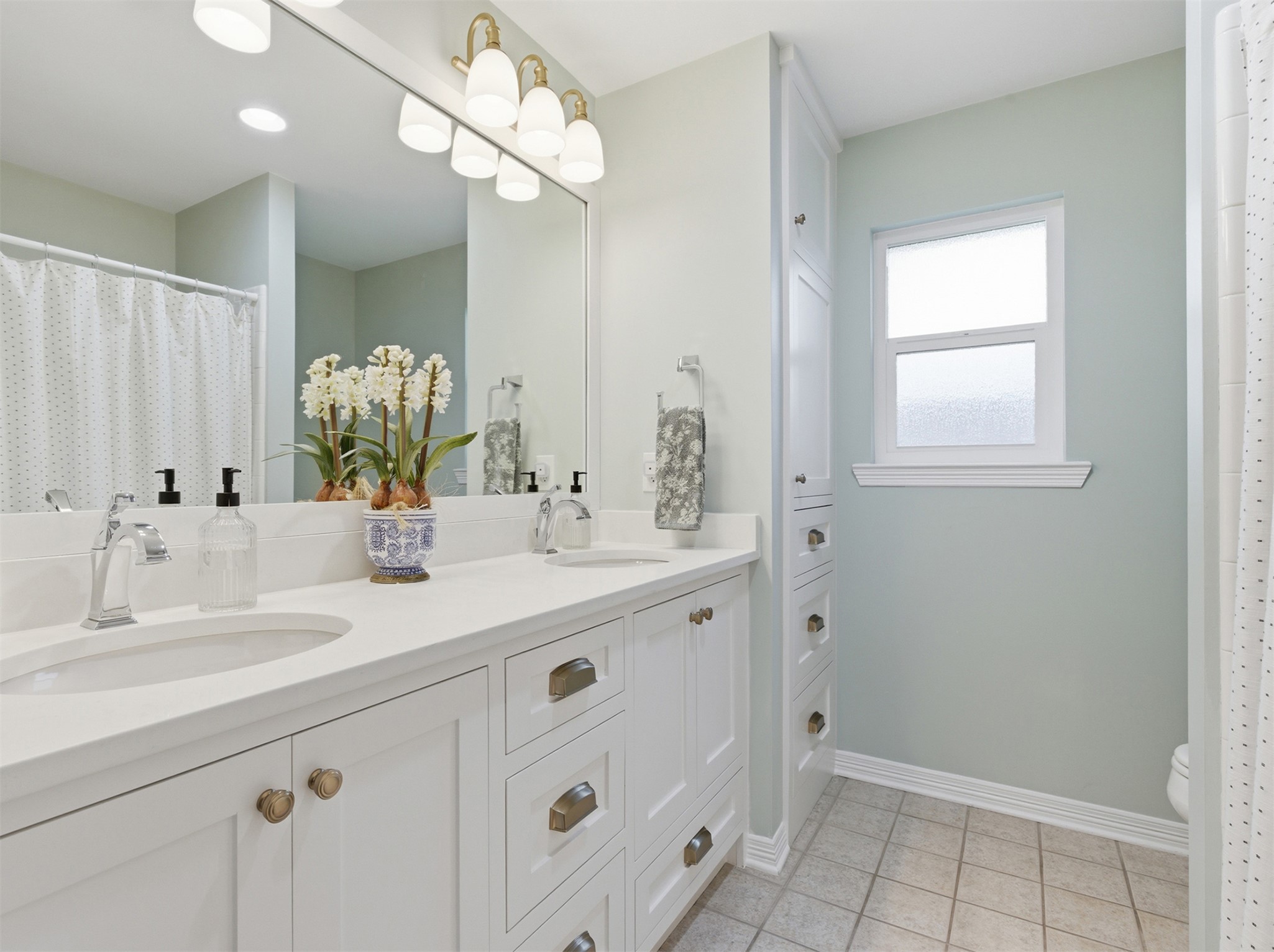 2810 Brandy Lane Georgetown, TX 78628 - Photo 27 of 38 a bathroom with a sink a mirror and a shower