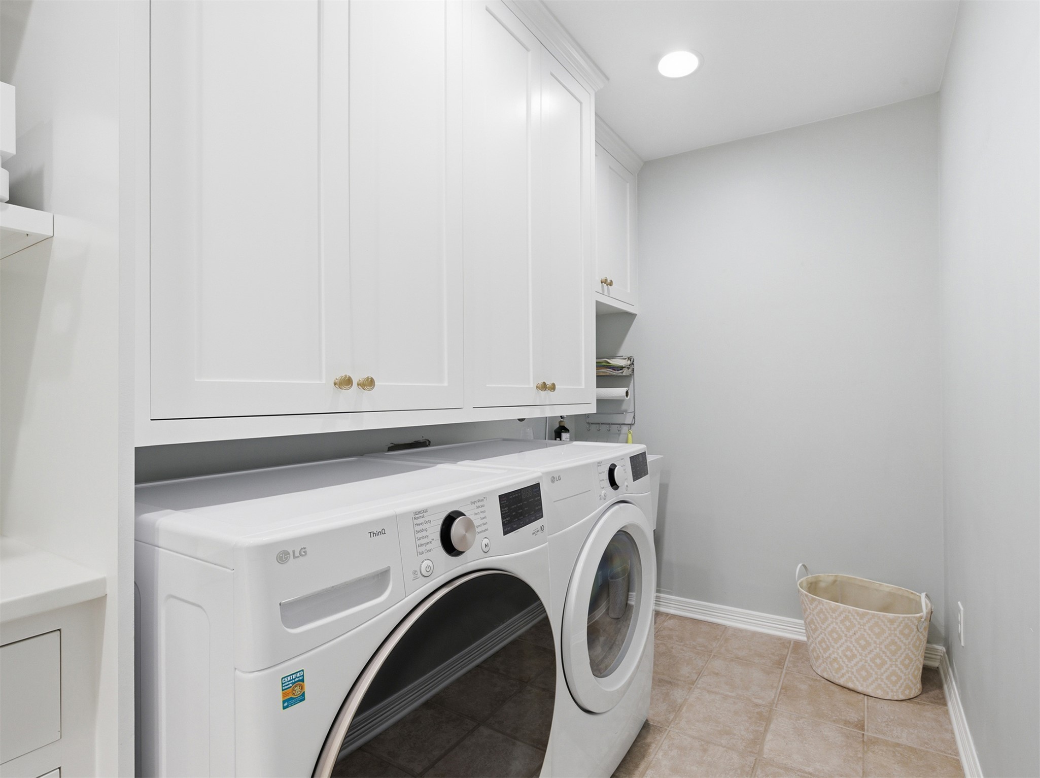 2810 Brandy Lane Georgetown, TX 78628 - Photo 30 of 38 a utility room with dryer and washer