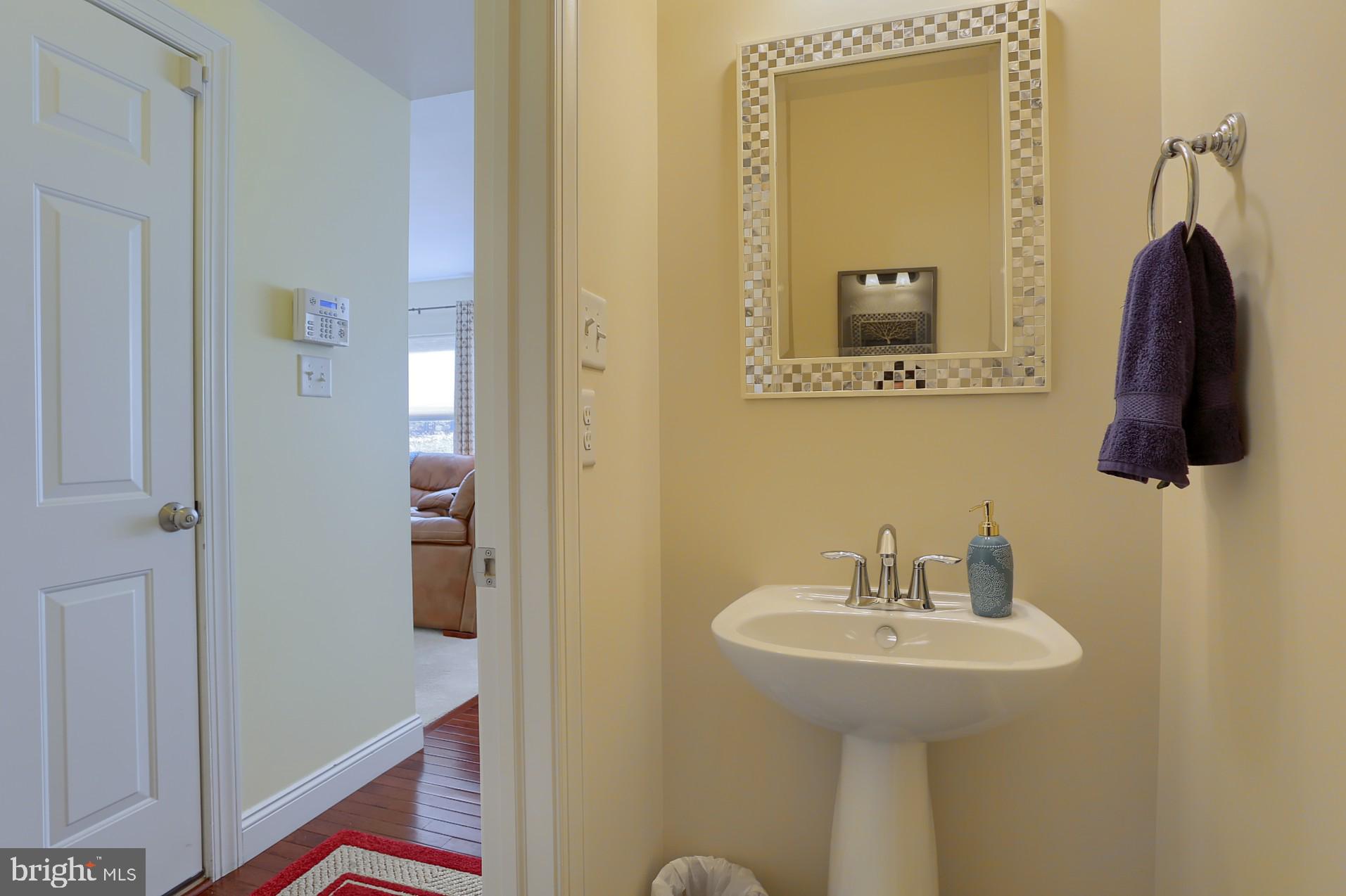 181 Overlook Road Morgantown, PA 19543 - Photo 42 of 54 1st Floor Powder Room