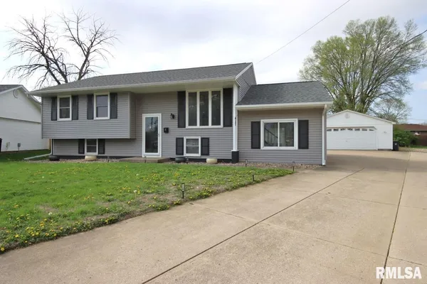 $219,900 | 4 Pioneer Court, Pekin, IL 61554