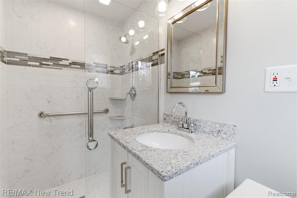 1043 Westview Road Bloomfield Hills, MI 48304 - Photo 34 of 43