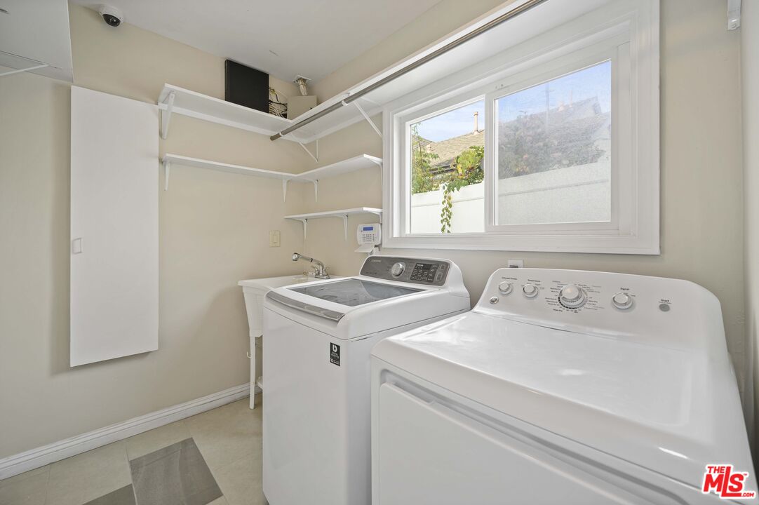 2148 Kelton Avenue Los Angeles, CA 90025 - Photo 11 of 36 a utility room with dryer and washer