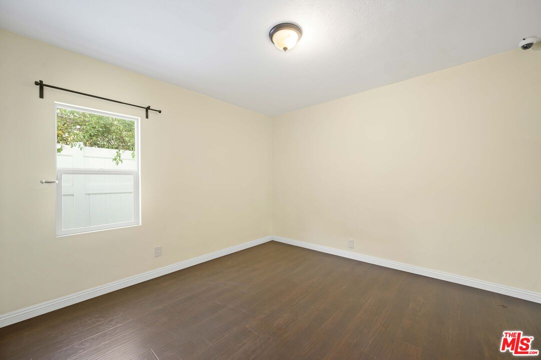 2148 Kelton Avenue Los Angeles, CA 90025 - Photo 19 of 36 an empty room with a window
