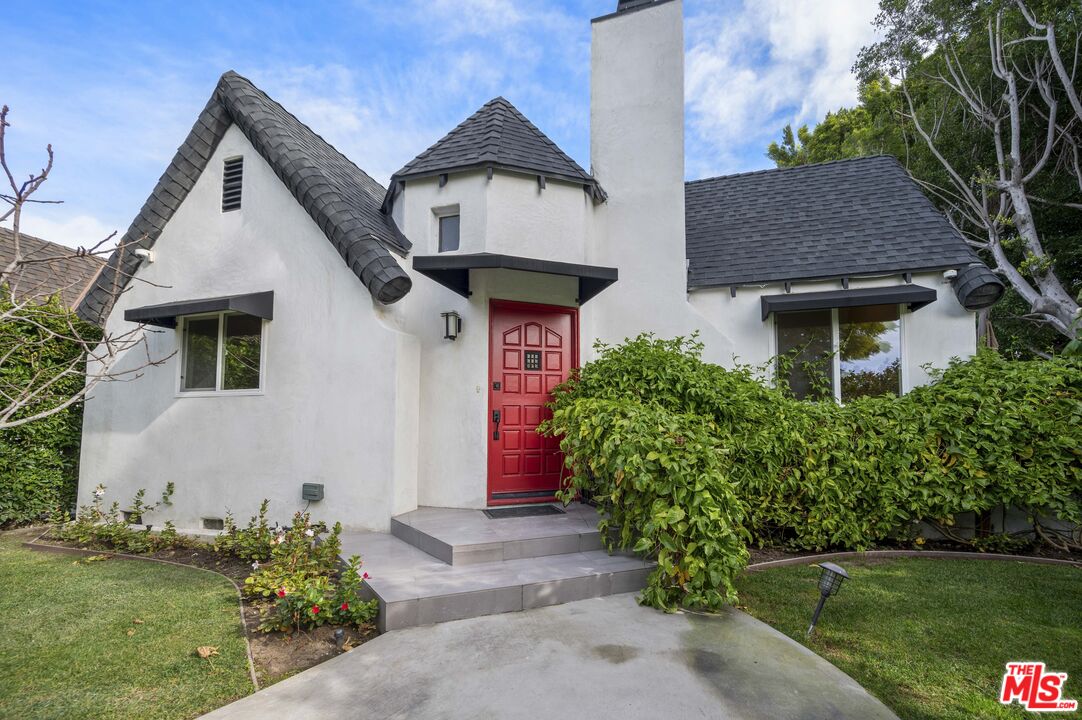 2148 Kelton Avenue Los Angeles, CA 90025 - Photo 33 of 36 a front view of a house with garden