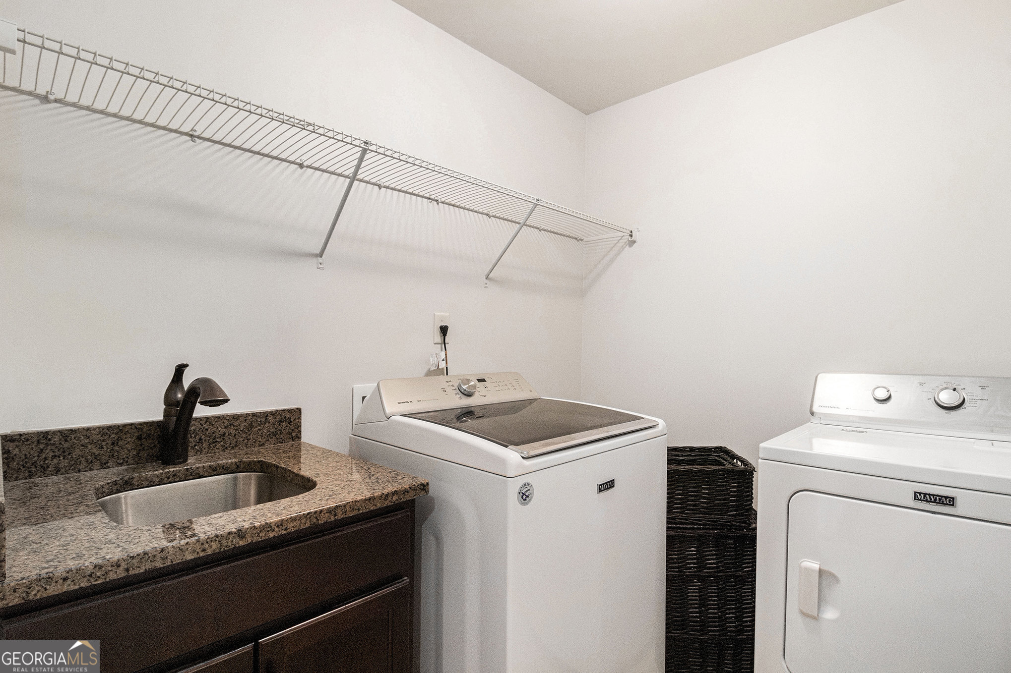 466 Austin Storey Circle Newnan, GA 30263 - Photo 15 of 38 a utility room with dryer and washer