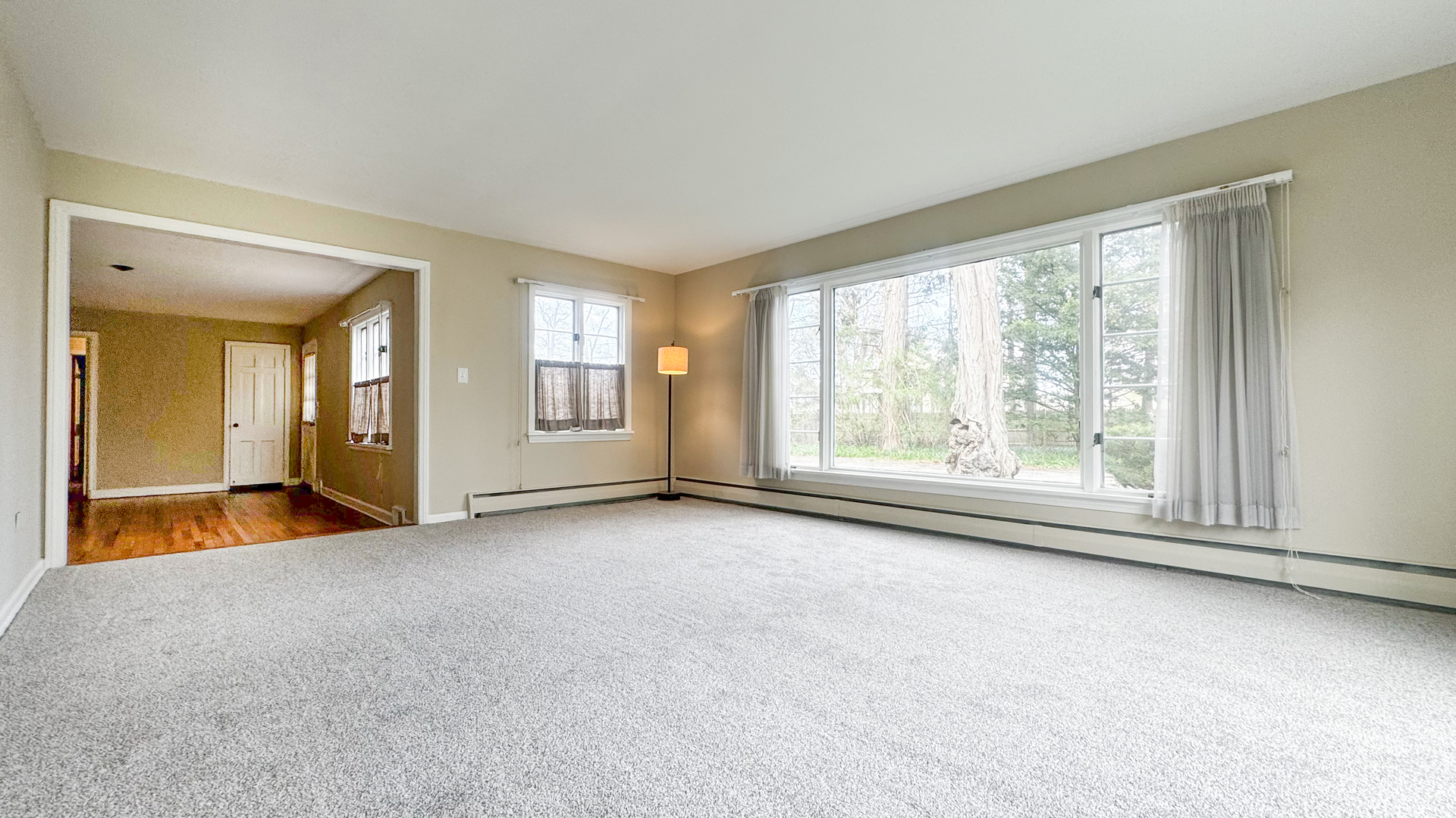 1848 North Sheridan Road Waukegan, IL 60087 - Photo 13 of 27 an empty room with windows