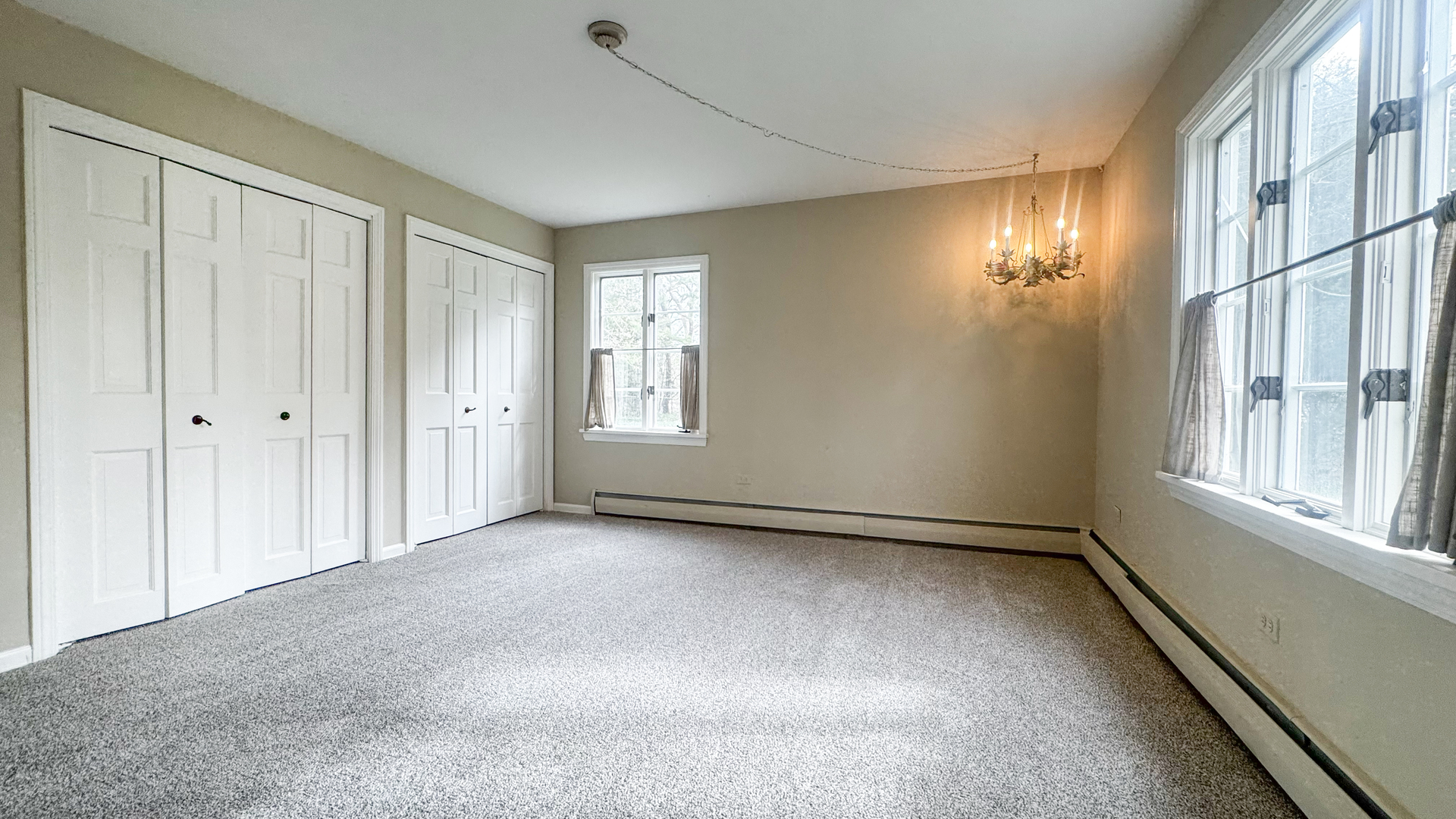 1848 North Sheridan Road Waukegan, IL 60087 - Photo 14 of 27 a view of an empty room with a window