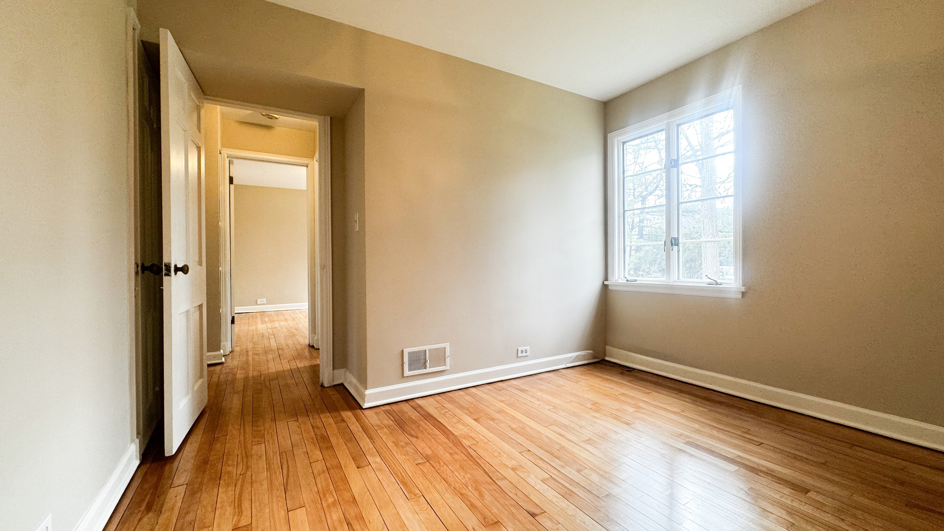 1848 North Sheridan Road Waukegan, IL 60087 - Photo 18 of 27 a view of a room with wooden floor and a window