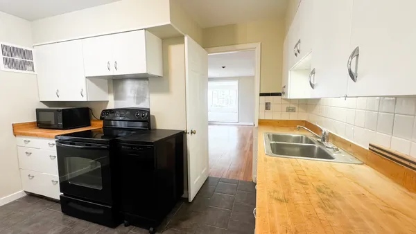 $289,900 | 1848 North Sheridan Road, Waukegan, IL 60087