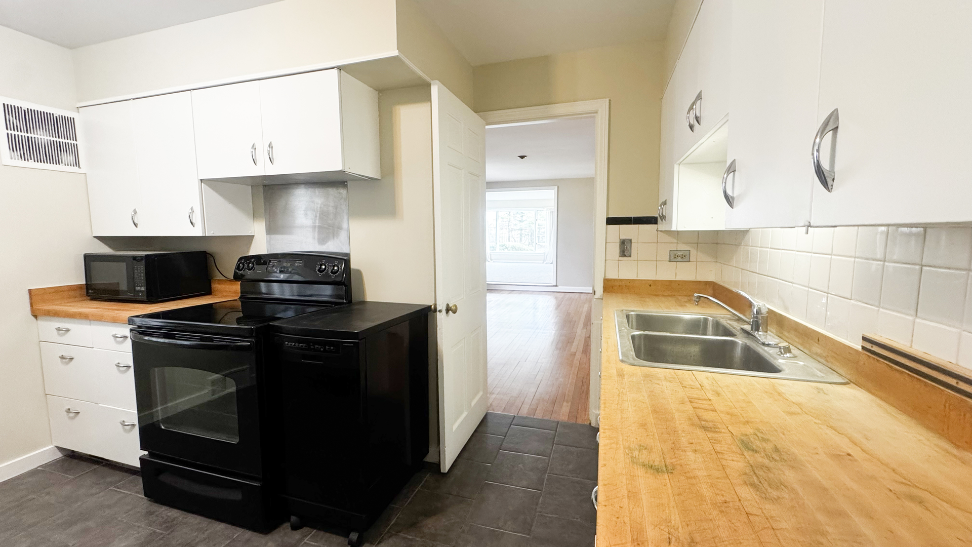 1848 North Sheridan Road Waukegan, IL 60087 - Photo 20 of 27 a kitchen with a stove and a refrigerator