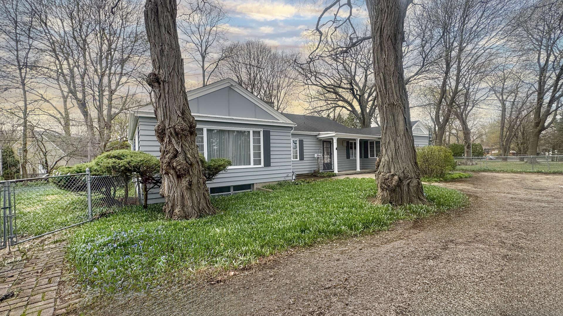 1848 North Sheridan Road Waukegan, IL 60087 - Photo 2 of 27 a backyard of a house with plants and tree
