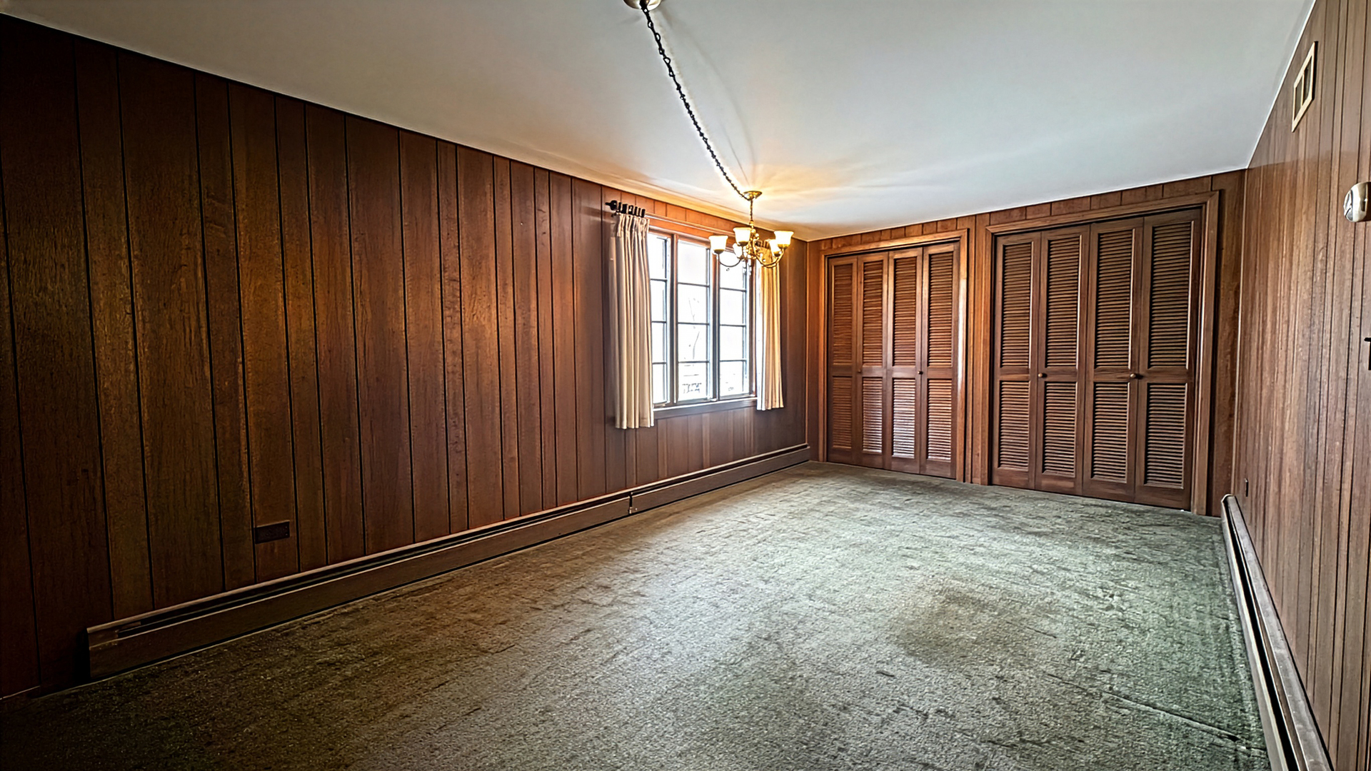 1848 North Sheridan Road Waukegan, IL 60087 - Photo 22 of 27 an empty room with windows