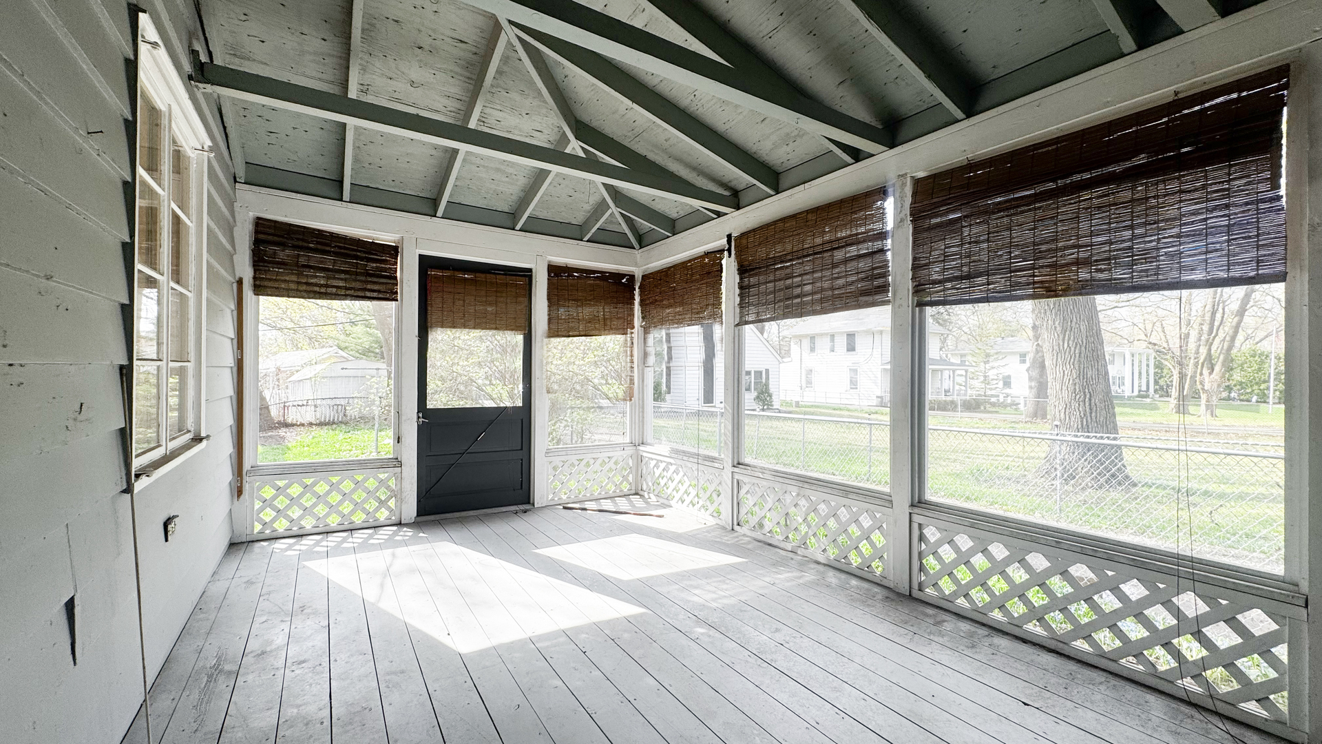1848 North Sheridan Road Waukegan, IL 60087 - Photo 23 of 27 a view of an empty room with wooden floor and a window