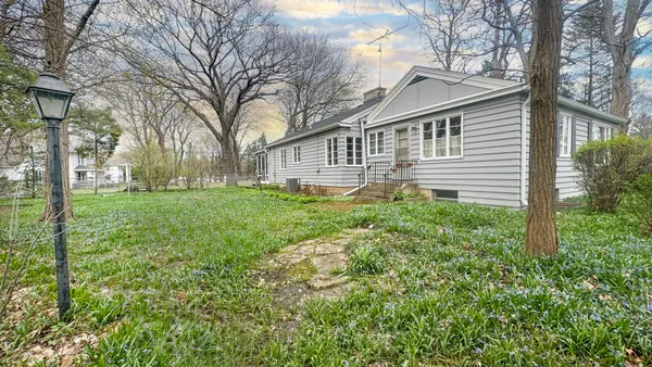 $289,900 | 1848 North Sheridan Road, Waukegan, IL 60087