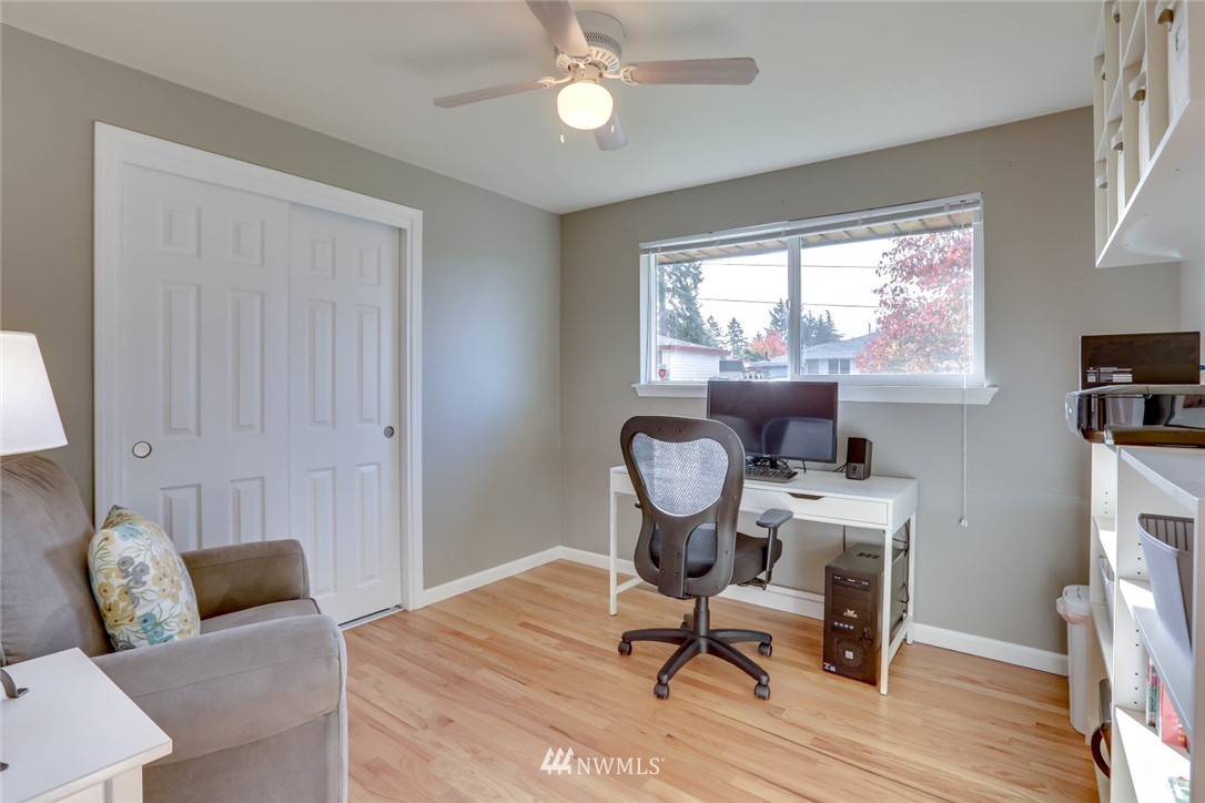 3318 Northeast 11th Place Renton, WA 98056 - Photo 14 of 20