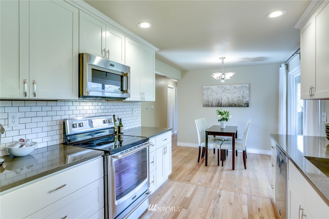 3318 Northeast 11th Place Renton, WA 98056 - Photo 8 of 20