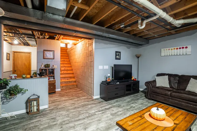 $699,900 | S102-w32709 County Road East, Mukwonago, WI 53149