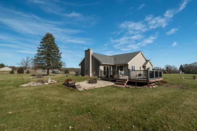 $699,900 | S102-w32709 County Road East, Mukwonago, WI 53149