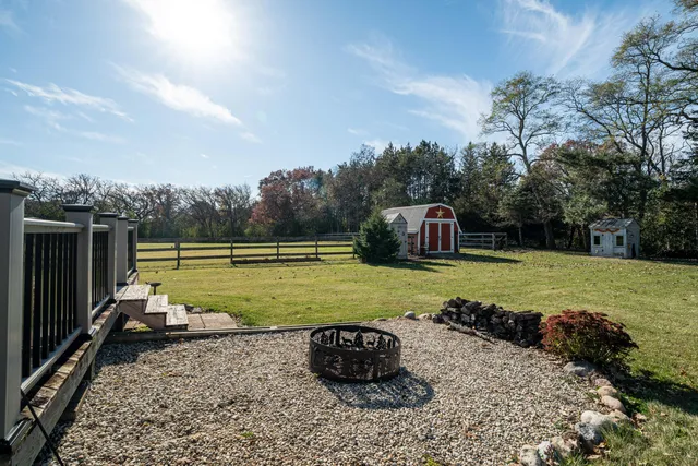 $699,900 | S102-w32709 County Road East, Mukwonago, WI 53149