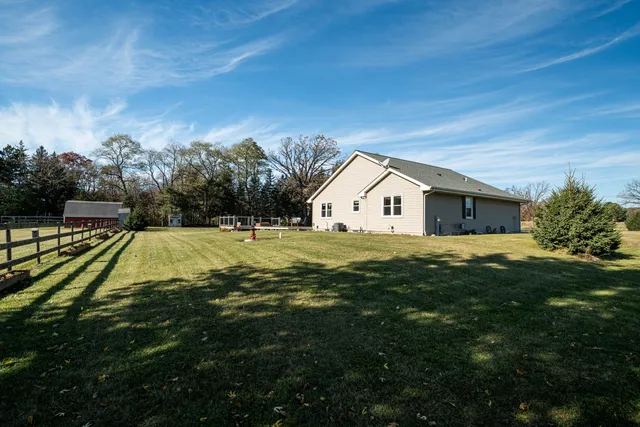 $699,900 | S102-w32709 County Road East, Mukwonago, WI 53149