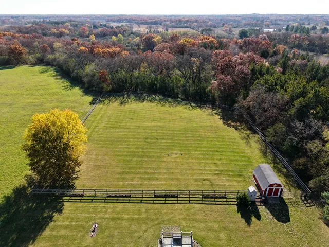 $699,900 | S102-w32709 County Road East, Mukwonago, WI 53149