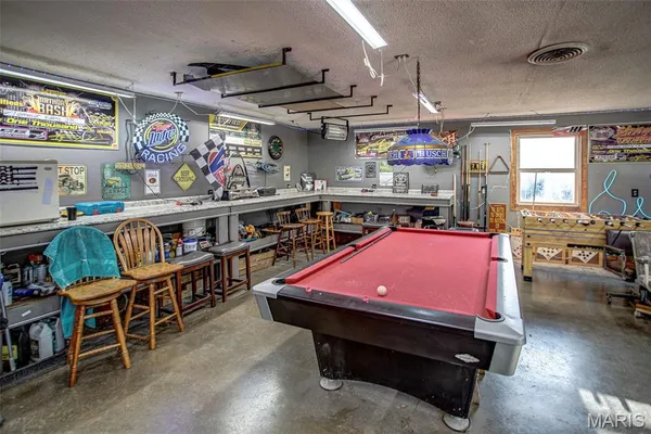 $325,000 | 343 Prairie Lane, Alton, IL 62002