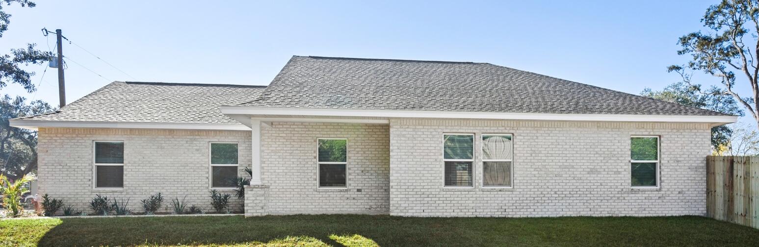 46 Winfield Street Niceville, FL 32578 - Photo 2 of 32 a front view of a house with a yard