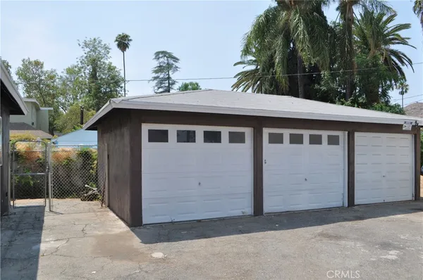 $1,495 | 3855 Locust Street, Riverside, CA 92501
