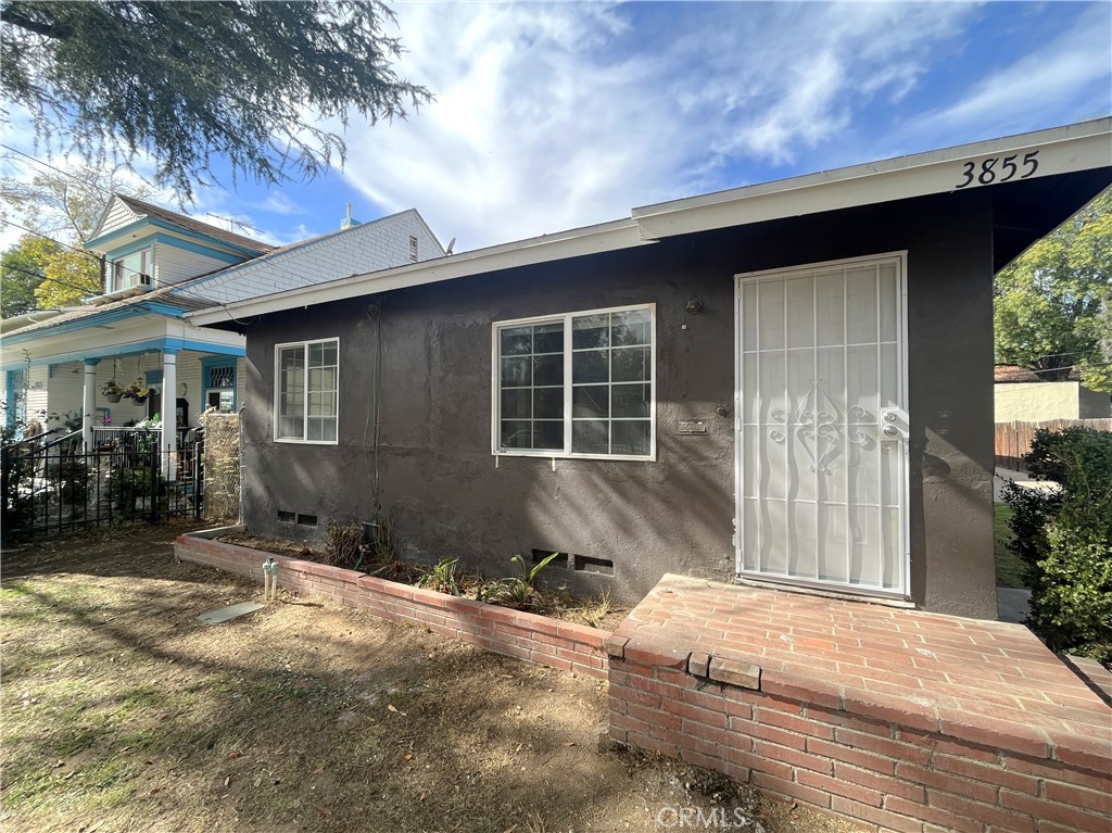 3855 Locust Street Riverside, CA 92501 - Photo 2 of 18