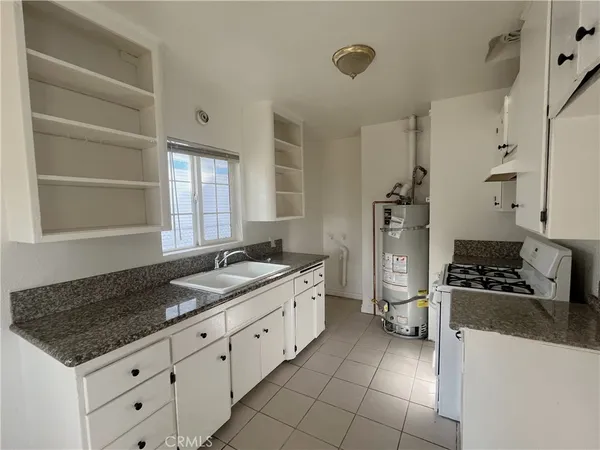 $1,495 | 3855 Locust Street, Riverside, CA 92501