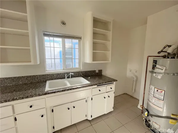 $1,495 | 3855 Locust Street, Riverside, CA 92501