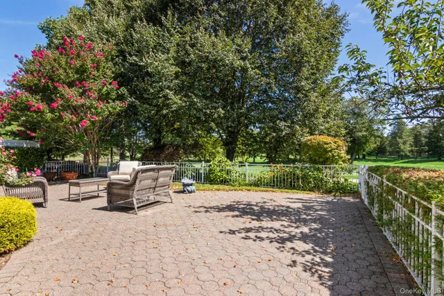 $1,275,000 | 77 The Woods, Commack, NY 11725