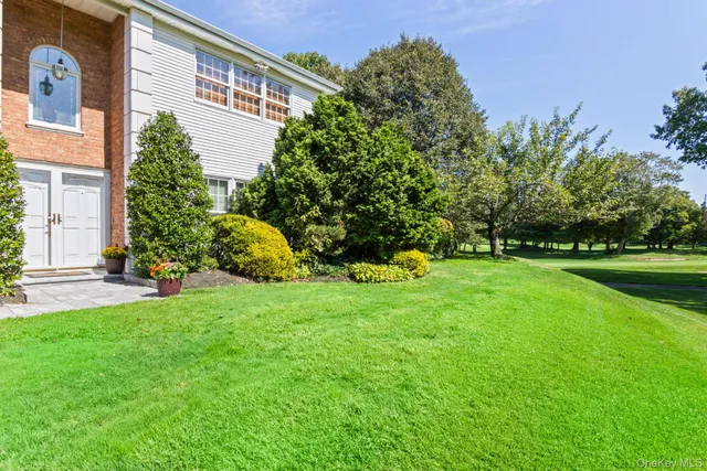 $1,275,000 | 77 The Woods, Commack, NY 11725