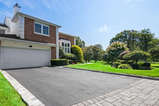 $1,275,000 | 77 The Woods, Commack, NY 11725