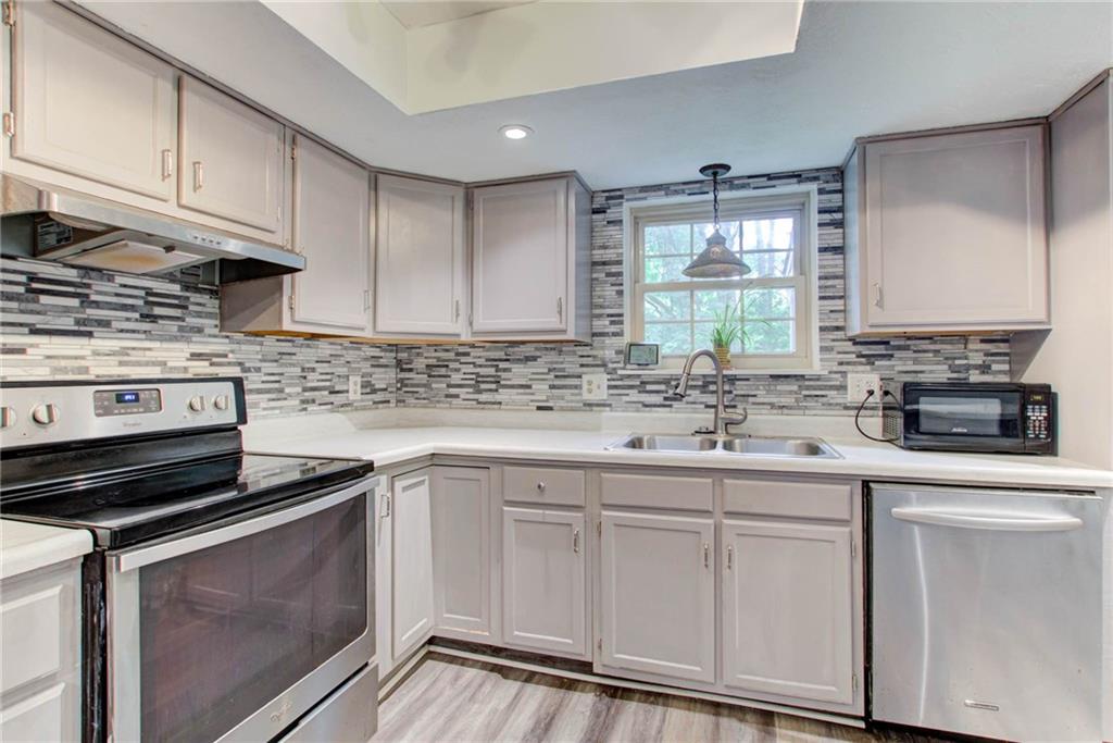 3133 Valley Farms Road Indianapolis, IN 46214 - Photo 8 of 25 Gallery Image 8