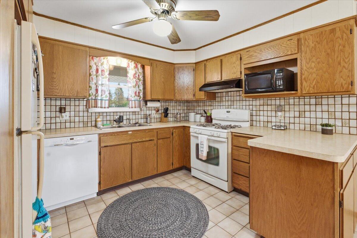12450 39th Avenue Pleasant Prairie, WI 53158 - Photo 6 of 25 27-12450 39TH AVE, PLEASANT PRAIRIE, WI