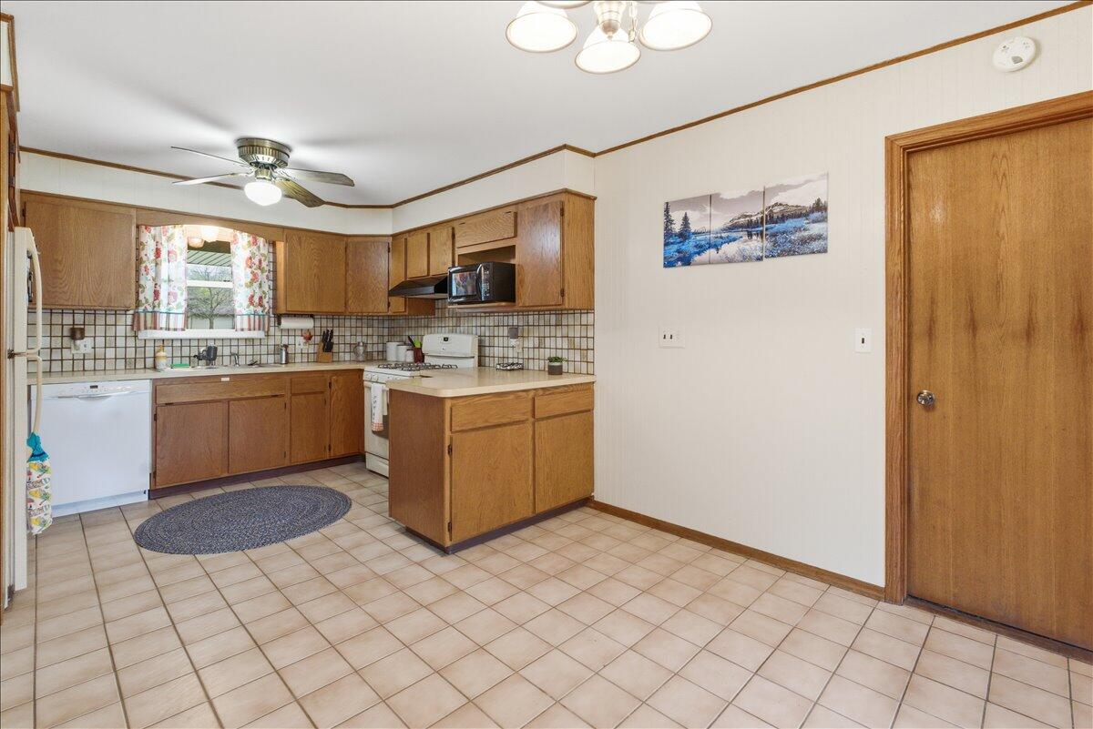 12450 39th Avenue Pleasant Prairie, WI 53158 - Photo 8 of 25 25-12450 39TH AVE, PLEASANT PRAIRIE, WI