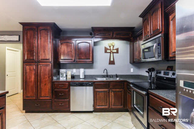 9415 Celeste Road Saraland, AL 36571 - Photo 7 of 19 Kitchen
