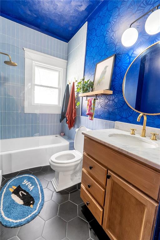1608 Carroll Drive Northwest Atlanta, GA 30318 - Photo 21 of 43 a bathroom with a sink a toilet and a bathtub