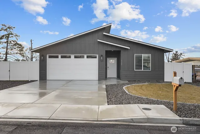 $379,000 | 1122 Ashley Way, Moses Lake, WA 98837