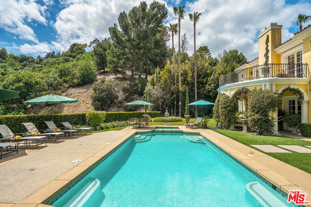13935 Durham Road Beverly Hills, CA 90210 - Photo 19 of 21