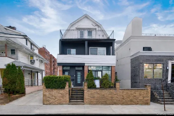 a view of house with a outdoor space